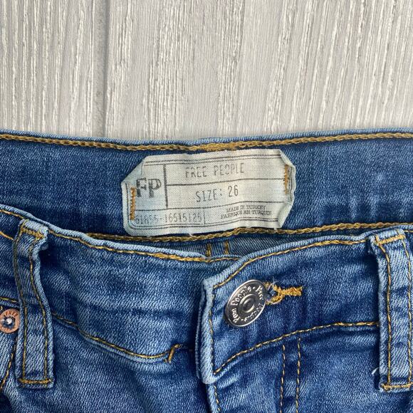 Free People Women's Denim Blue Busted Knee Skinny Jeans Size 26 - Picture 3 of 10